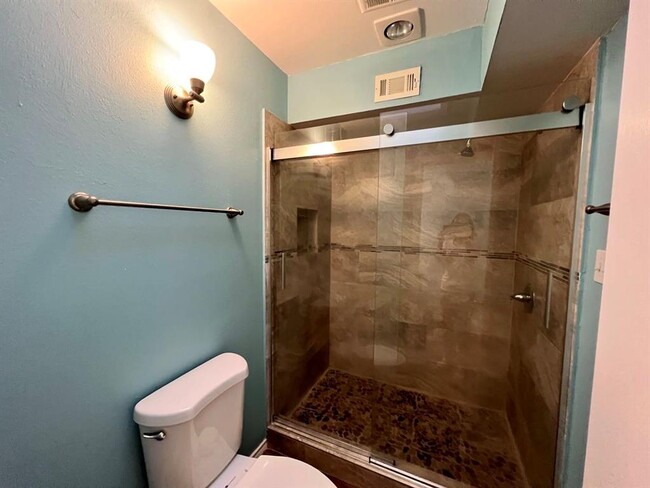 Building Photo - 13140 Trail Hollow Dr