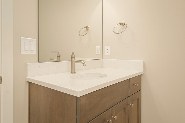 Building Photo - Adorable 2x2 with easy access to the river trails, and all utilities included!