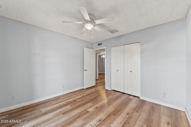 Building Photo - 5203 W Laurie Ln