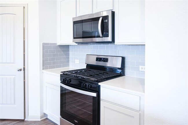 Building Photo - 231 Sweetwater Crk Ln