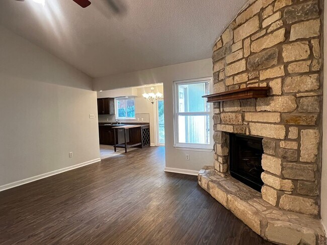 Building Photo - Recently Renovated 3/2 Home in South Austin with Bonus Room + Additional Storage