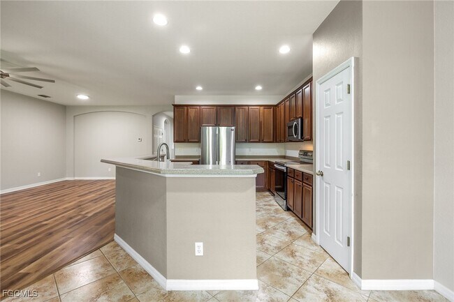 Building Photo - 16530 Whispering Trace Ct