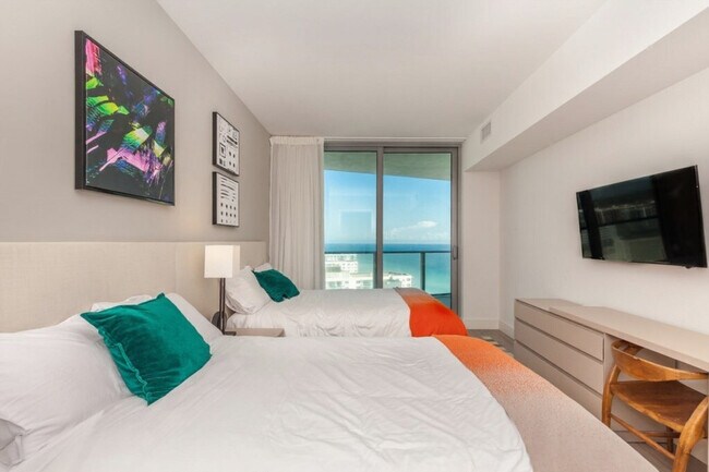 Building Photo - 4011 S Ocean Dr