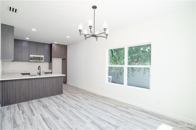 Building Photo - 24 Stablewood