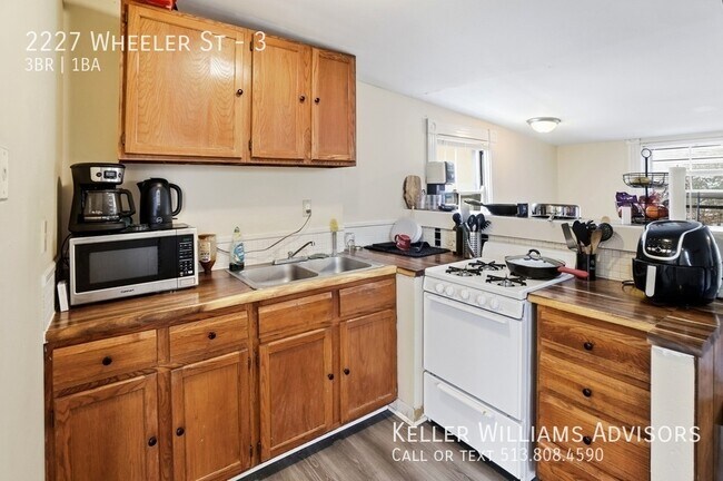 Building Photo - 2227 Wheeler St