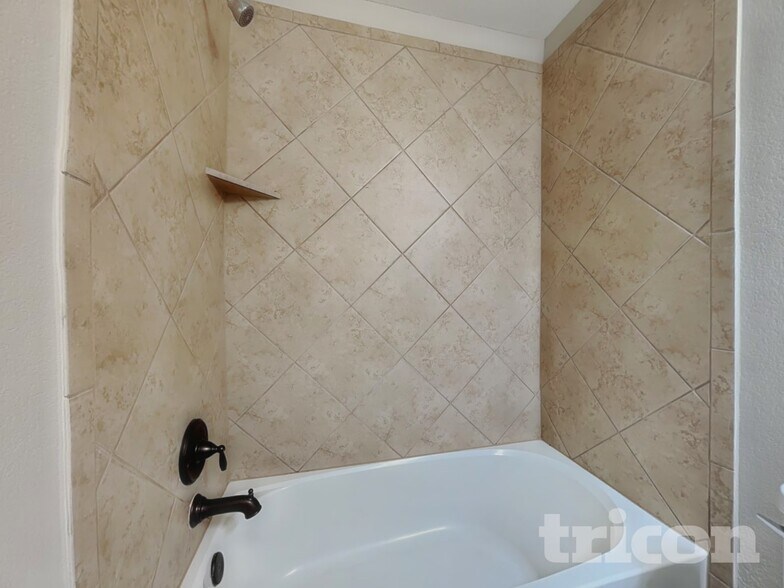 Building Photo - 1525 Treeta Trail