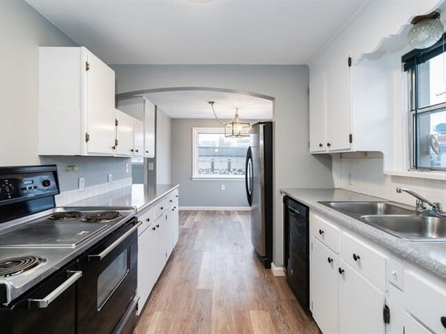 Building Photo - Cozy 3 Bed 2 Bath Updated Home!