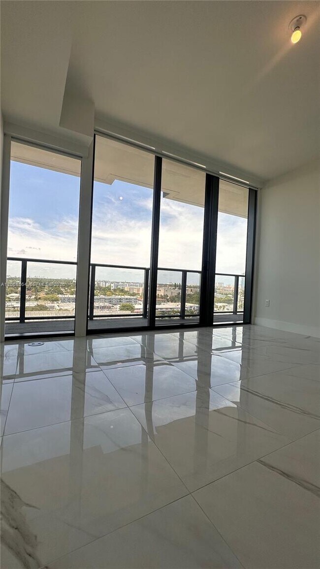 Building Photo - 1170 E Hallandale Beach Blvd