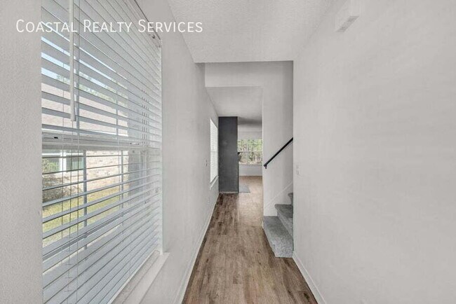 Building Photo - 9756 Seafarers Way-