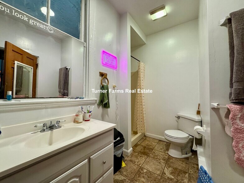 Building Photo - 71 Pontiac St