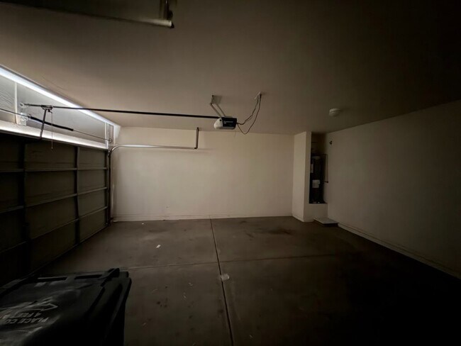 Building Photo - Beautiful Home for Rent in Phoenix! **NEW CARPET**