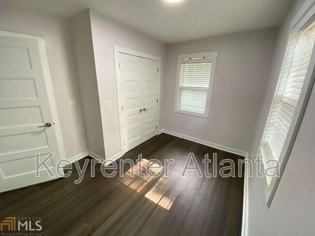 Building Photo - 1127 Dobbs Dr SE
