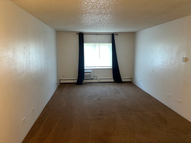 Building Photo - 707 W 96th Ave