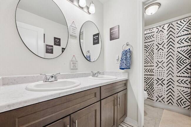 Building Photo - "Spacious 4-Bed Sanctuary with 3.5 Baths in Fountain, CO – Your Perfect Home Awaits!"