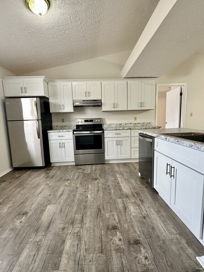 Building Photo - "Charming 3-Bed, 2-Bath Home in Cookeville – Your Perfect 1350 Sq Ft Retreat!"