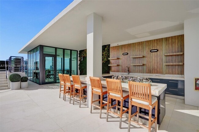 Building Photo - 3131 NE 7th Ave