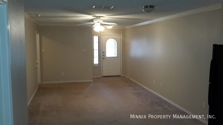 Building Photo - 601 N Elkhart Ave