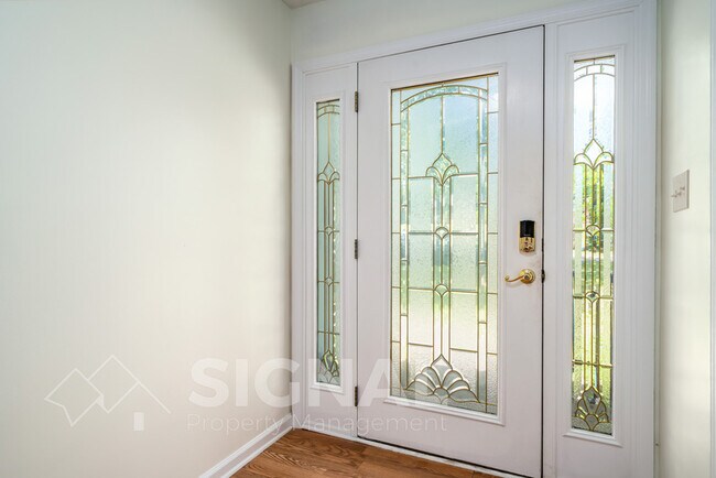 Building Photo - 2245 Tal Heim Dr