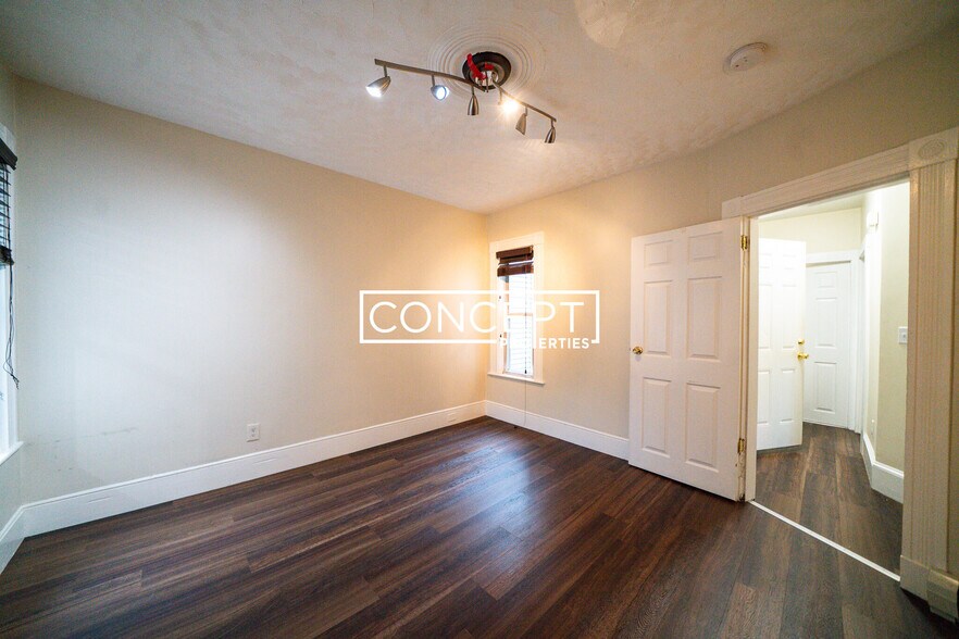 Building Photo - 376 Medford St