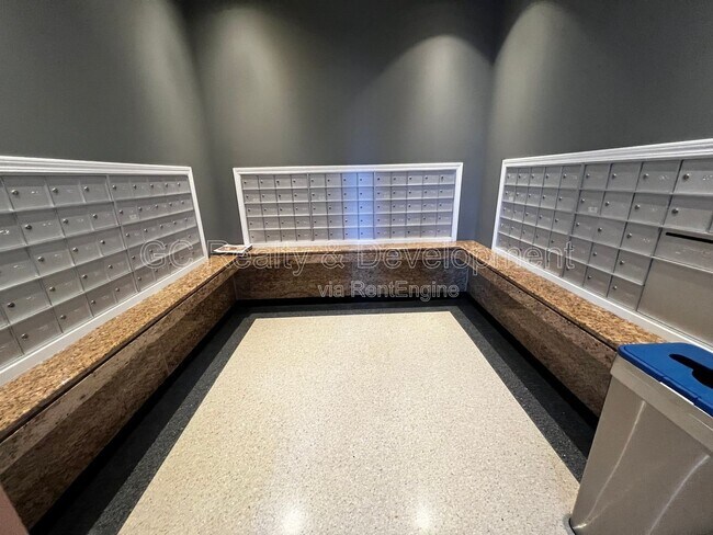 Building Photo - 1600 S Prairie Ave