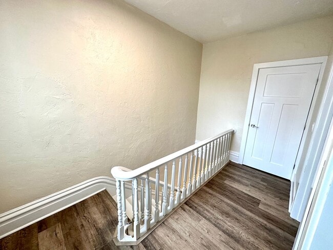 Building Photo - 933 - 320/322 Boggs Avenue