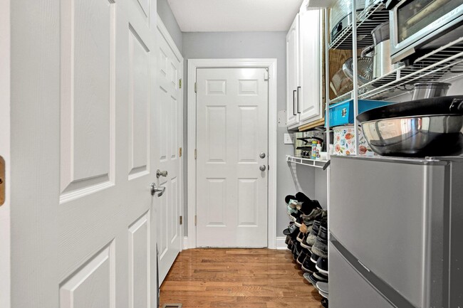 Building Photo - 3120 Pin Oaks Cir NE