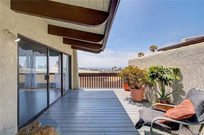 Building Photo - 962 1st St