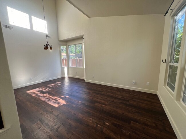 Building Photo - West Davis Four Bedroom Two Story Home ava...