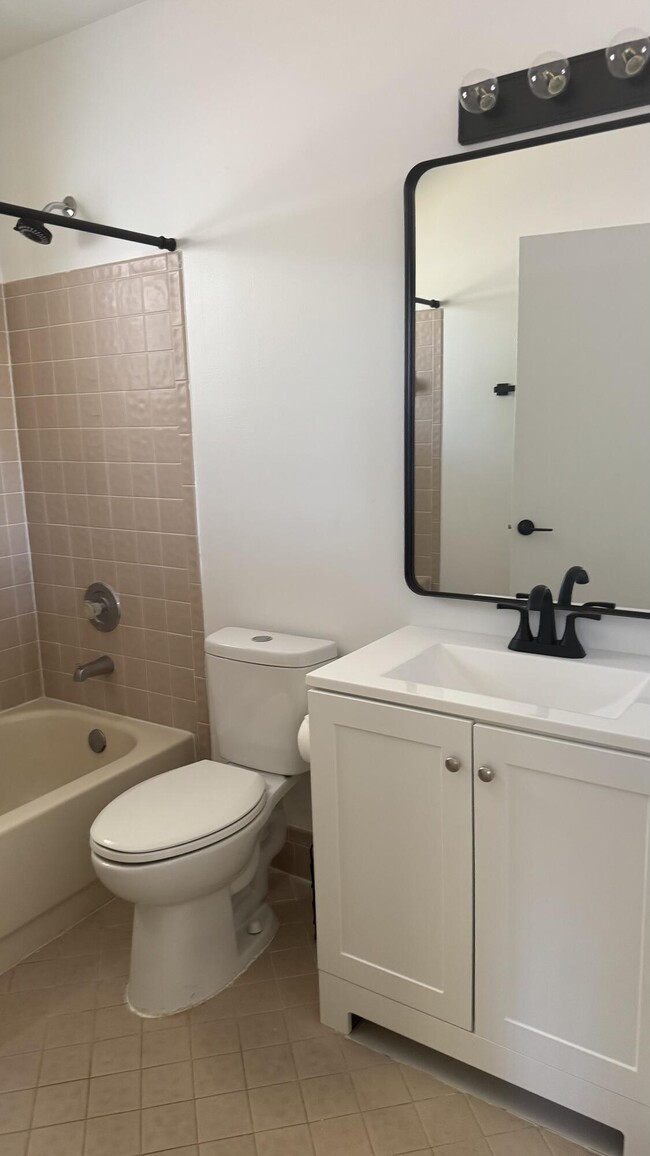 Building Photo - 5438 Verona Dr
