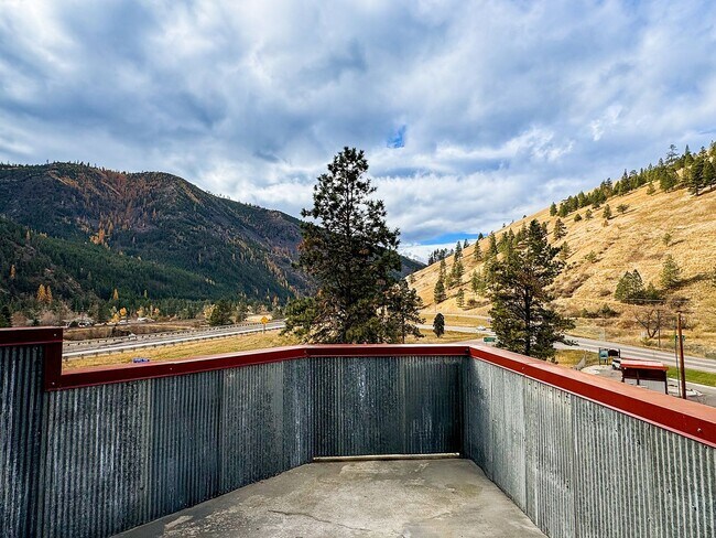 Building Photo - Modern 1 Bedroom, 1 Bathroom Home in East Missoula – Fully Furnished!