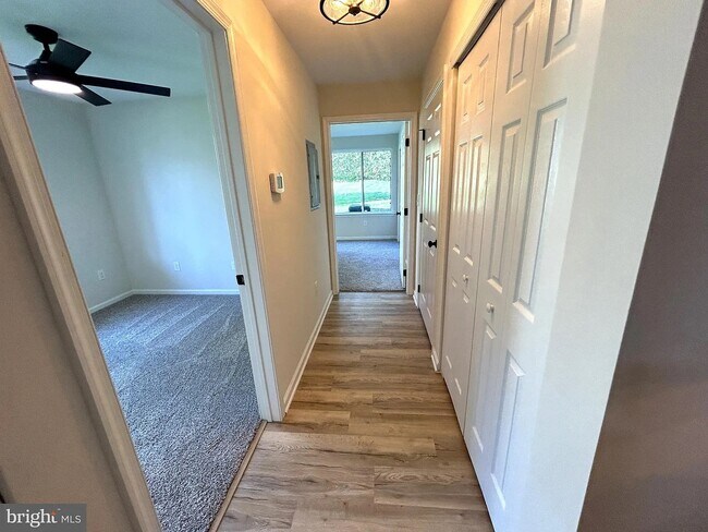 Building Photo - 1113 The Woods