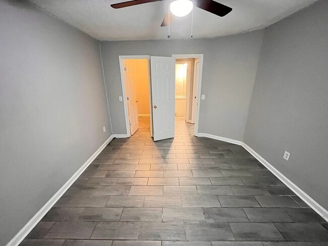 Building Photo - Charming 3-bedroom, 2-bath townhouse