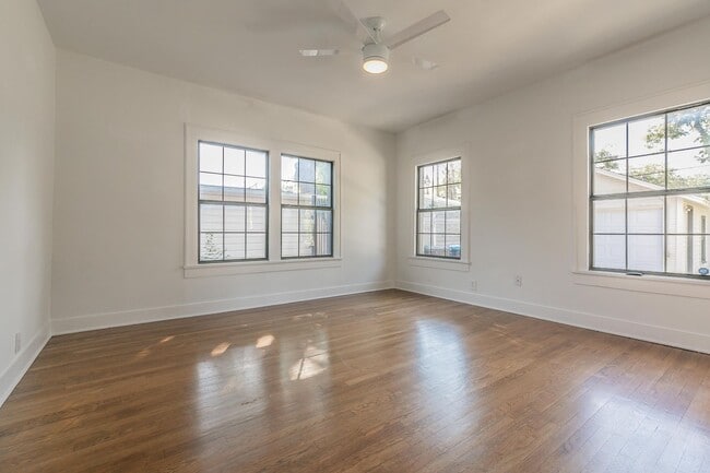 Building Photo - CHARMING and UPDATED 3/2 in The Cultural District