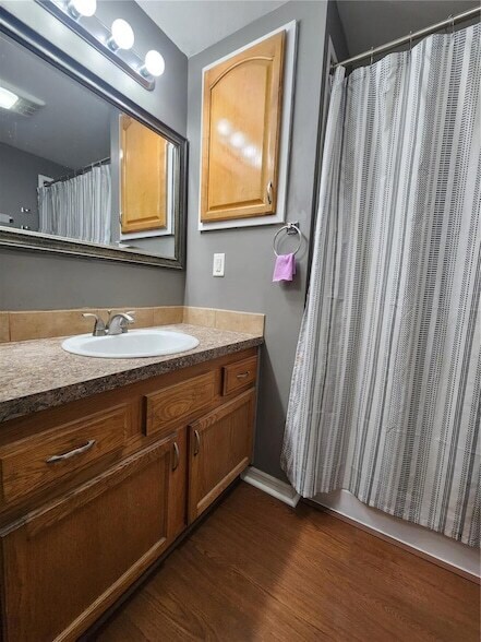 Building Photo - 1215 Skyview Blvd