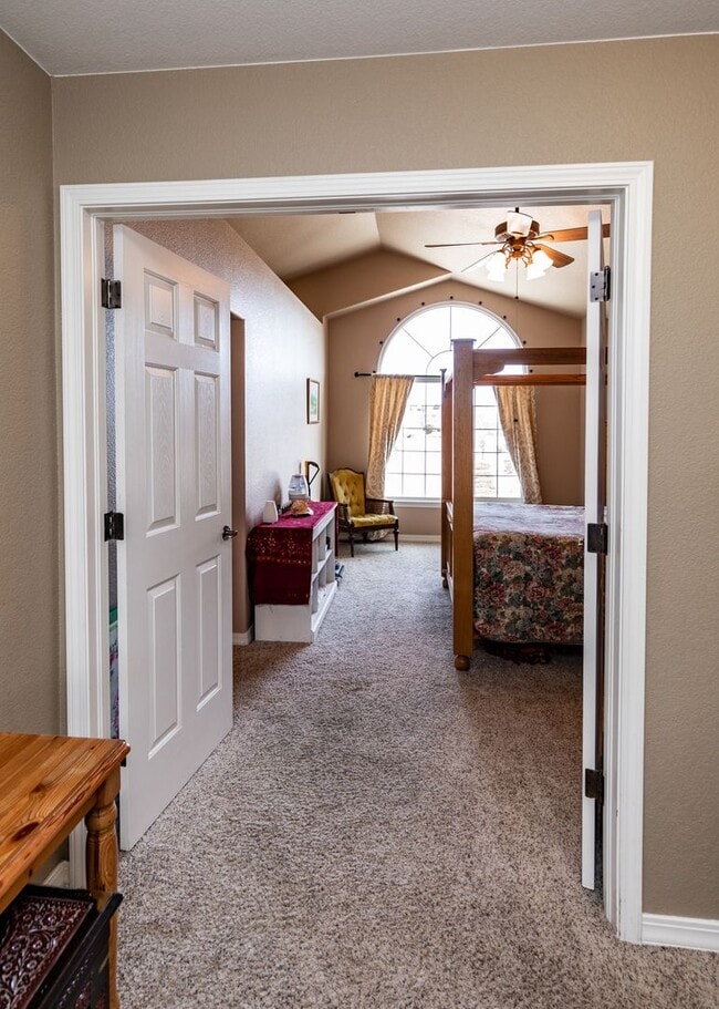 Building Photo - Fabulous 6 bedroom + office D20 Home with ...