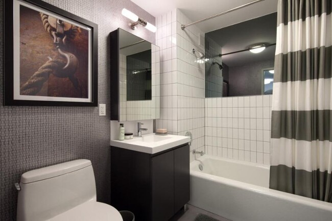 Building Photo - 2 bedroom in Queens NY 11101