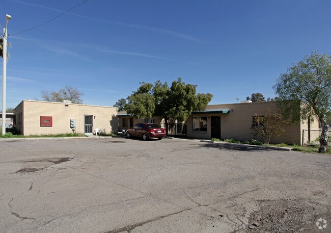 Building Photo - 400 N Westmoreland Ave