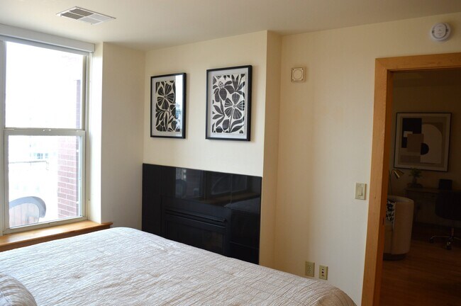 Building Photo - 333 W Mifflin St