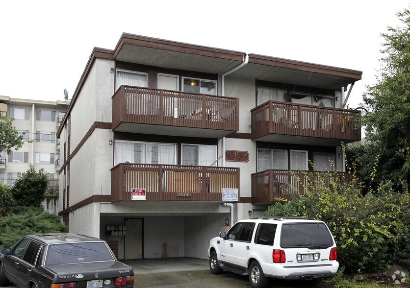 Primary Photo - Apline B Apartments