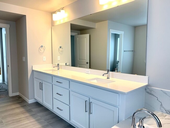 Building Photo - Beautiful New 2-Story Poulsbo Home