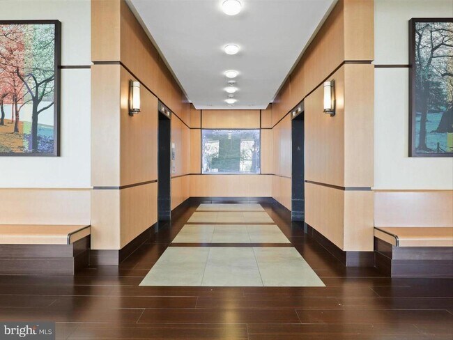 Building Photo - 309 Yoakum Pkwy