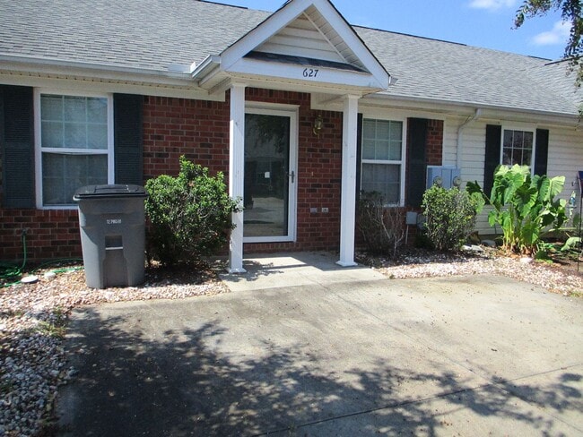 Building Photo - Townhome in Evans