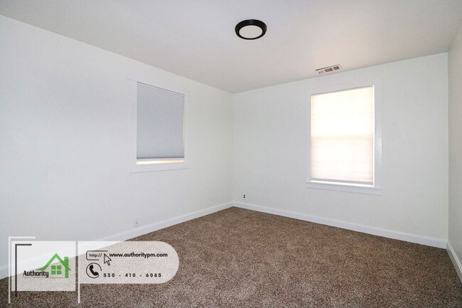 Building Photo - 1840 Heller Ln