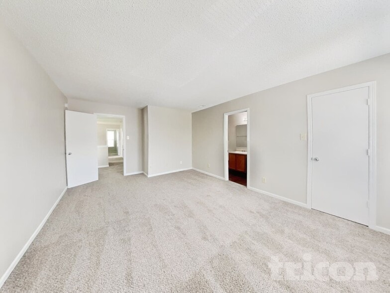 Building Photo - 2720 Redland Ln
