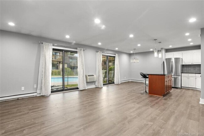 Building Photo - 255 Strawberry Hill Ave