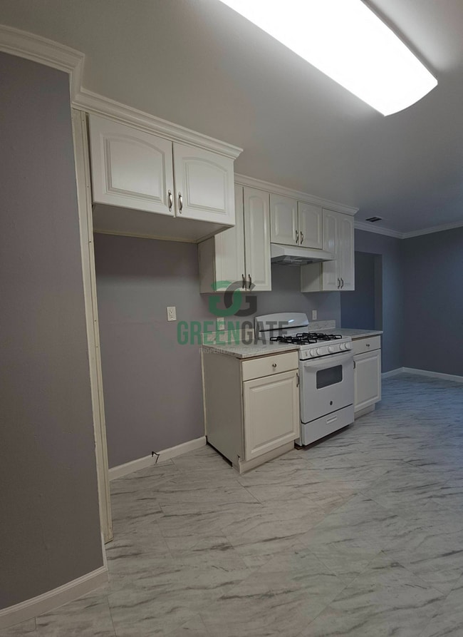 Building Photo - Rent Reduced! 3 Bedroom, 1 Bathroom Home W...