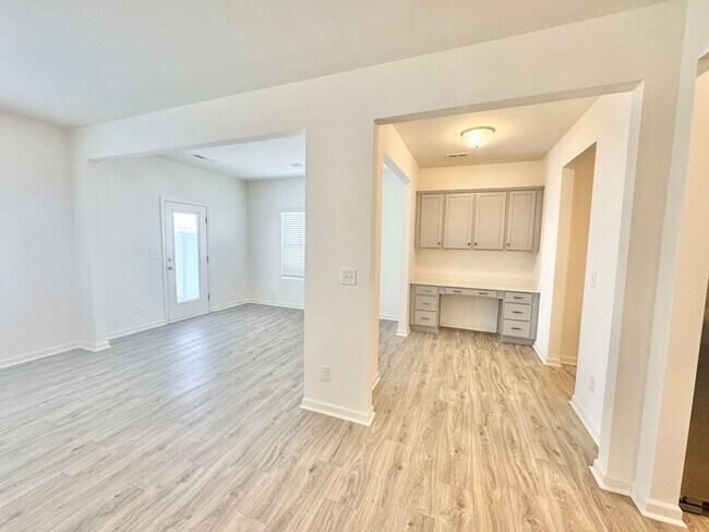 Building Photo - 3 Bedroom paired home with loft and 2 car garage minutes from shopping,  I-40 and I-77 _SPRING SP...