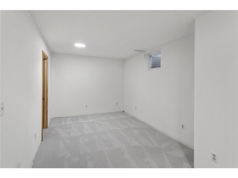 Building Photo - 2355 Dorland Pl