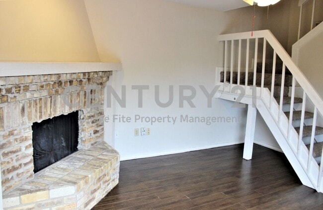 Building Photo - Charming 2-Story 2/1.5 Condo For Rent!