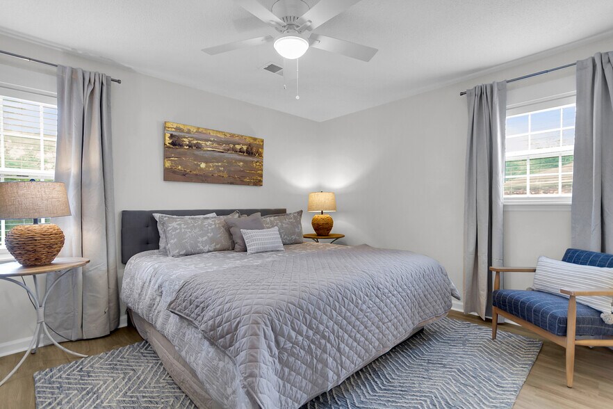 Master with King bed - 113 Ashwood Ct